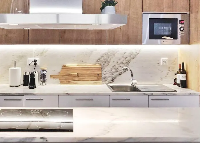 Two Bedroom Terrace Sanctuary In The Center Апартаменты Порту