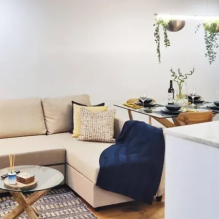 Two Bedroom Terrace Sanctuary In The Center Appartement