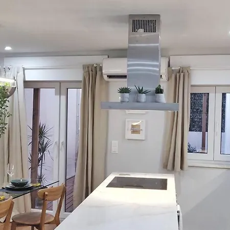 Two Bedroom Terrace Sanctuary In The Center